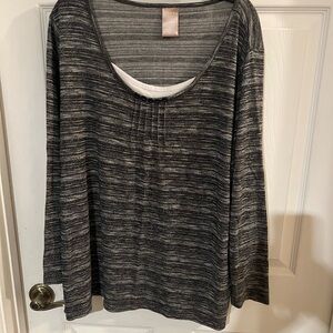 White Stag black and white long sleeve top size 3x (22W/24W)